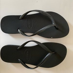 Gently worn Slim Havaianas. Women’s size 7/8
